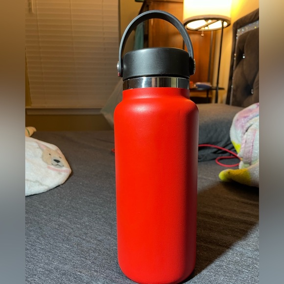 Hydro Flask 32 oz - Picture 3 of 6